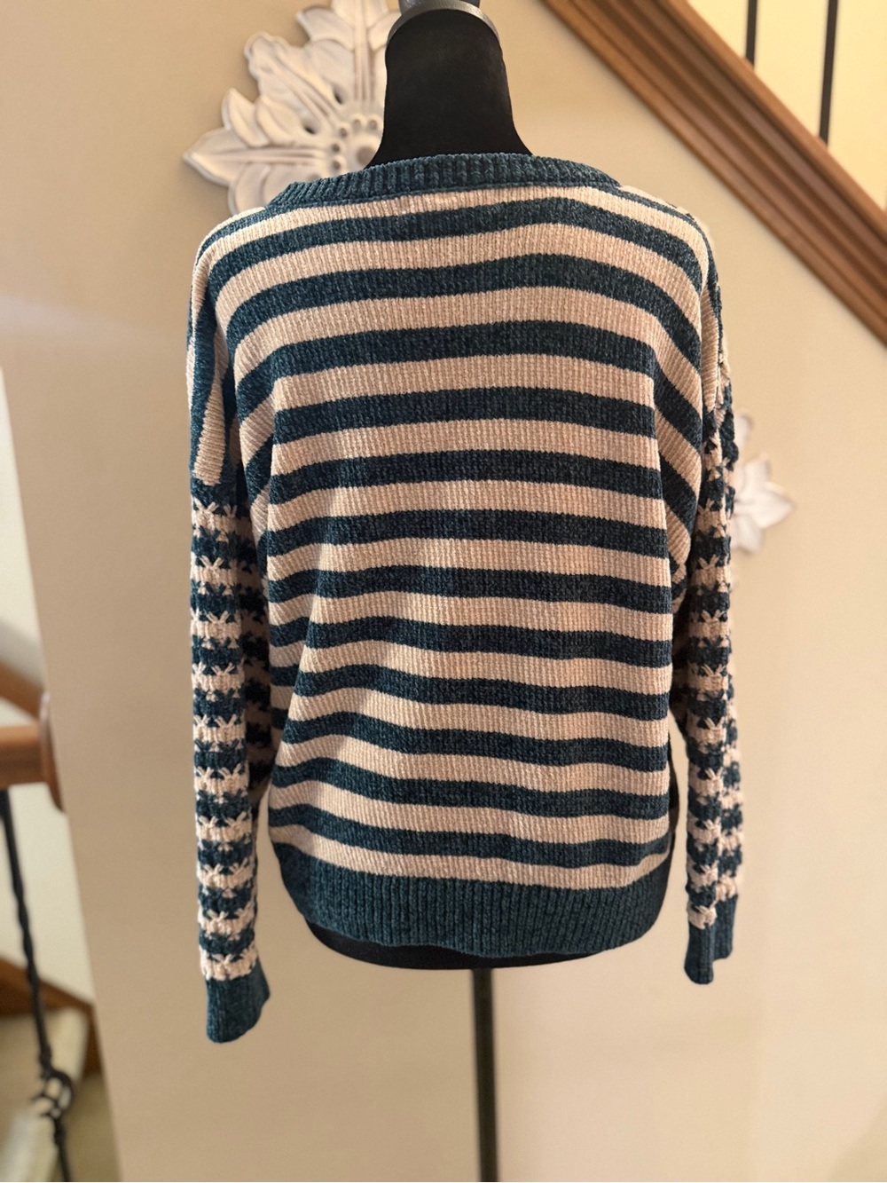 Harlow & Rose Women’s Large Teal Cream Chenille V Neck Striped Sweater Boho EUC - Picture 3 of 5